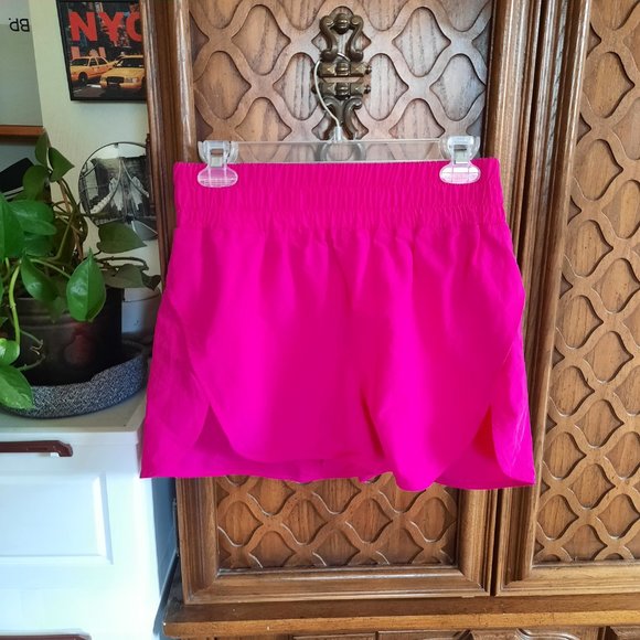Zenana Windbreaker Smocked Running Shorts - Size M, NWT! - Picture 3 of 14